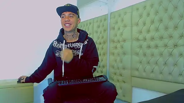 Snapshot of HannibalLester chatting on 02.01.25 HannibalLester online show from 02.01.25