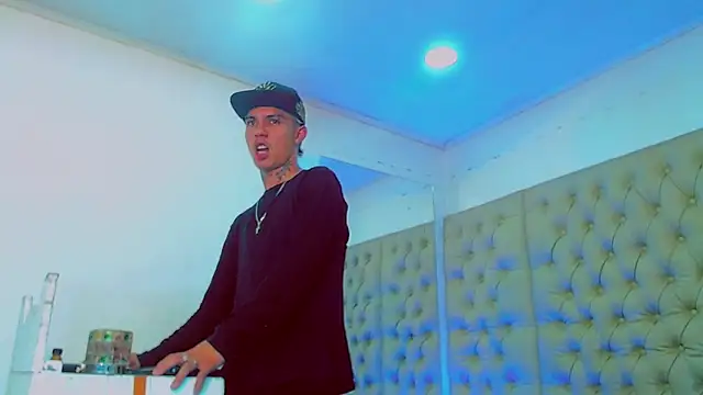 Snapshot of HannibalLester chatting on 02.02.25 HannibalLester online show from 02.02.25