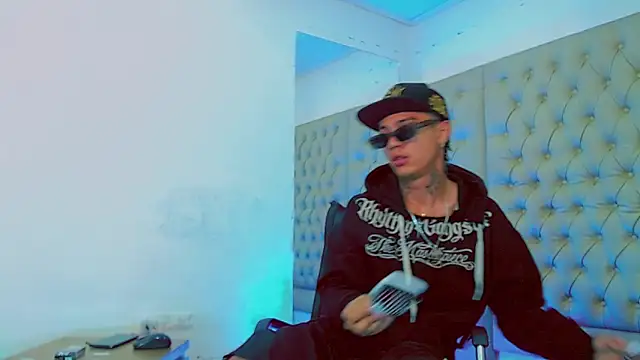 Snapshot of HannibalLester chatting on 02.05.25 HannibalLester online show from 02.05.25