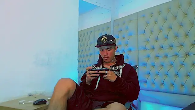 Snapshot of HannibalLester chatting on 02.05.25 HannibalLester online show from 02.05.25