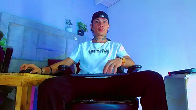 Snapshot of HannibalLester chatting on 09.10.25 HannibalLester online show from 09.10.25