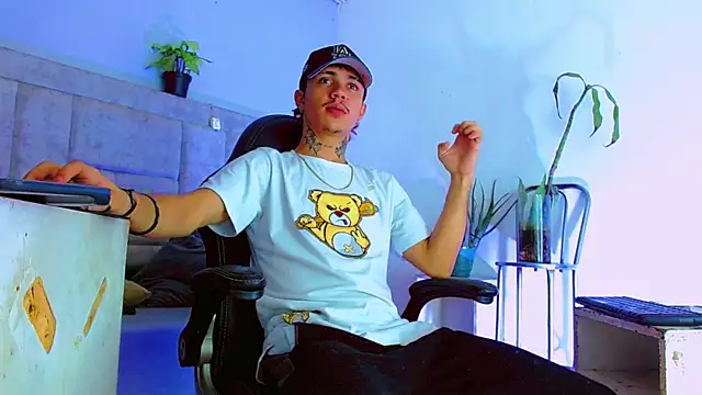 Snapshot of HannibalLester chatting on 09.13.25 HannibalLester online show from 09.13.25