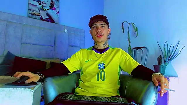 Snapshot of HannibalLester chatting on 09.17.25 HannibalLester online show from 09.17.25