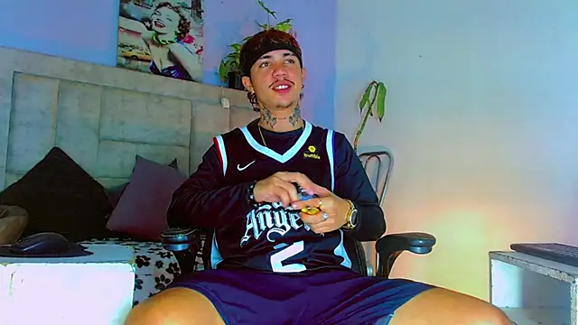 Snapshot of HannibalLester chatting on 09.18.25 HannibalLester online show from 09.18.25