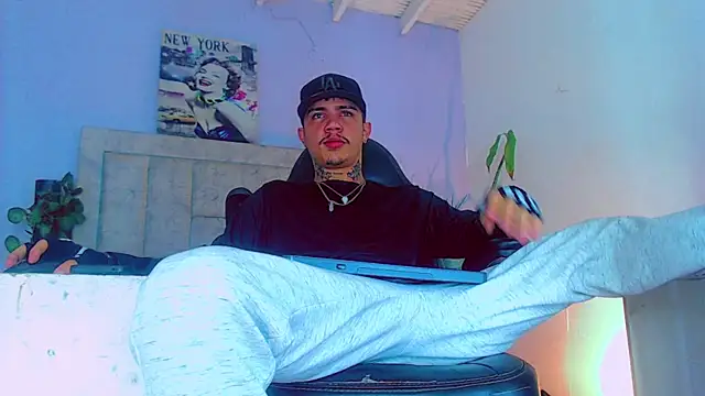 Snapshot of HannibalLester chatting on 10.05.25 HannibalLester online show from 10.05.25