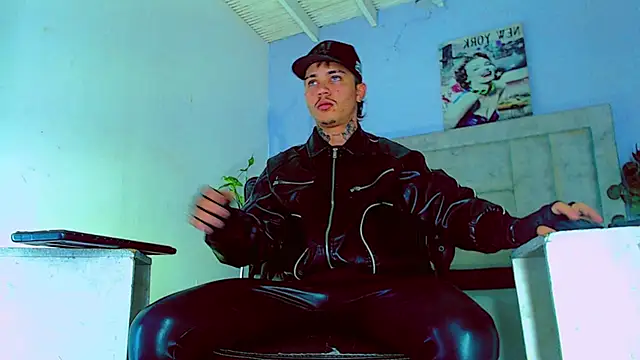 Snapshot of HannibalLester chatting on 10.10.25 HannibalLester online show from 10.10.25