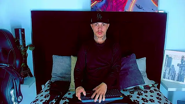 Snapshot of HannibalLester chatting on 11.26.25 HannibalLester online show from 11.26.25