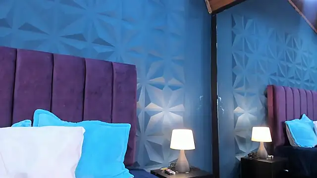 NicoleJonss online show from 09.26.25