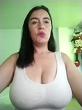 Snapshot of hailey85 chatting on 01.18.26 hailey85 online show from 01.18.26