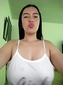 Snapshot of hailey85 chatting on 03.01.26 hailey85 online show from 03.01.26