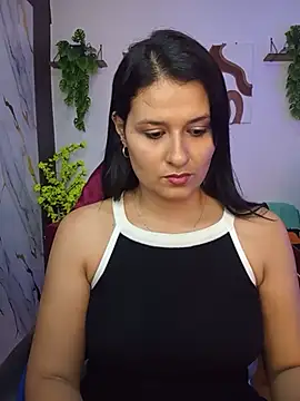 Snapshot of elena_jonees chatting on 06.04.26 elena jonees online show from 06.04.26