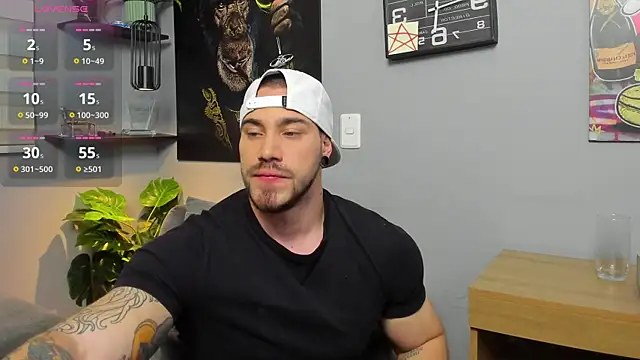 Snapshot of Giorgio-Leone chatting on 10.08.25 Giorgio-Leone online show from 10.08.25