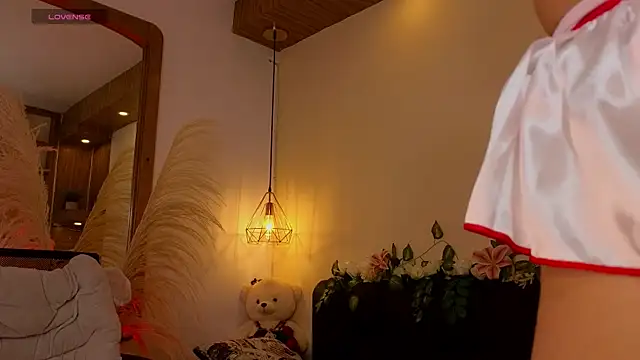 Hannah williams1 online show from 10.31.25