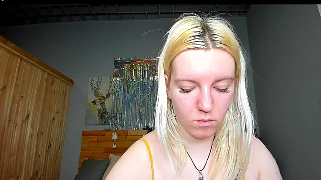 Snapshot of Baiambel_Mi chatting on 01.08.25 Baiambel Mi online show from 01.08.25