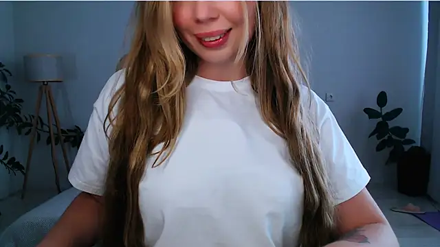 NaughtyNylonFeet online show from 03.05.25