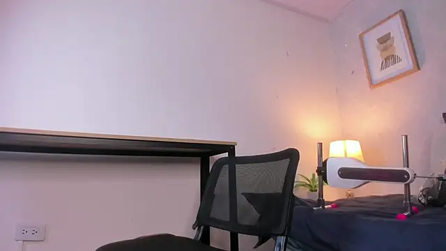 Caroline dh online show from 04.14.26