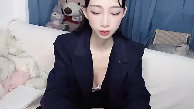 Lili-2 online show from 11.23.25