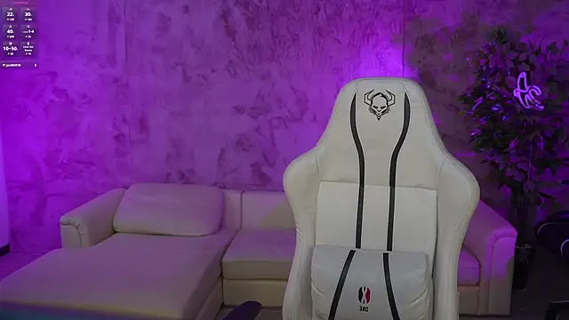 Julia  Star  online show from 01.19.25