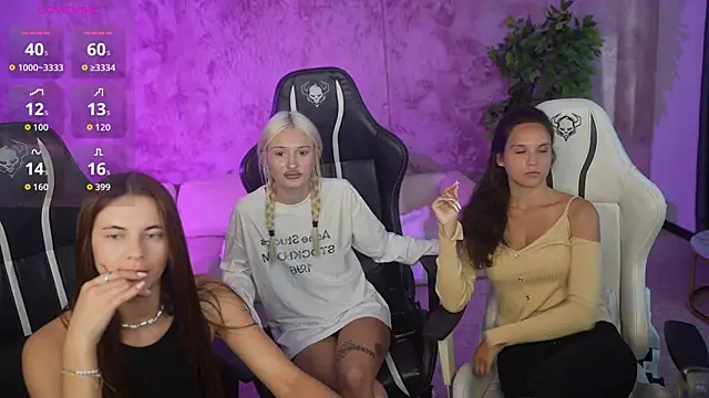 Julia  Star  online show from 09.23.25