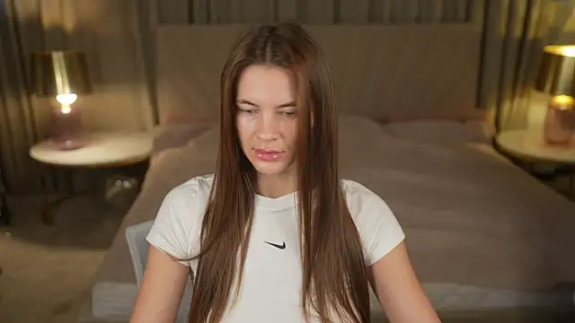 Julia  Star  online show from 09.30.25