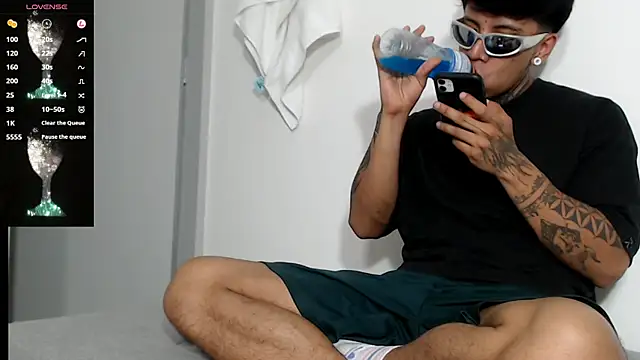 Snapshot of Nickhot0609 chatting on 02.28.25 Nickhot0609 online show from 02.28.25