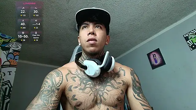 Snapshot of Nickhot0609 chatting on 10.19.25 Nickhot0609 online show from 10.19.25