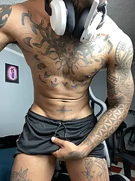 Snapshot of Nickhot0609 chatting on 11.11.25 Nickhot0609 online show from 11.11.25