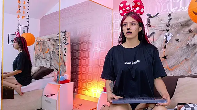 Derieri D online show from 10.30.25