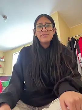 Snapshot of AleFantasy0001 chatting on 10.29.25 AleFantasy0001 online show from 10.29.25