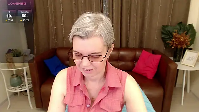 Snapshot of Cutie_Erikaa1 chatting on 02.21.25 Cutie Erikaa1 online show from 02.21.25