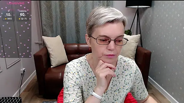 Snapshot of Cutie_Erikaa1 chatting on 10.17.25 Cutie Erikaa1 online show from 10.17.25