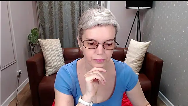 Snapshot of Cutie_Erikaa1 chatting on 10.22.25 Cutie Erikaa1 online show from 10.22.25