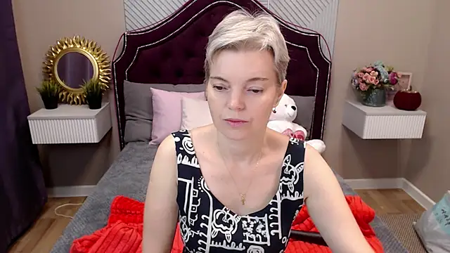 Snapshot of Cutie_Erikaa1 chatting on 10.25.25 Cutie Erikaa1 online show from 10.25.25