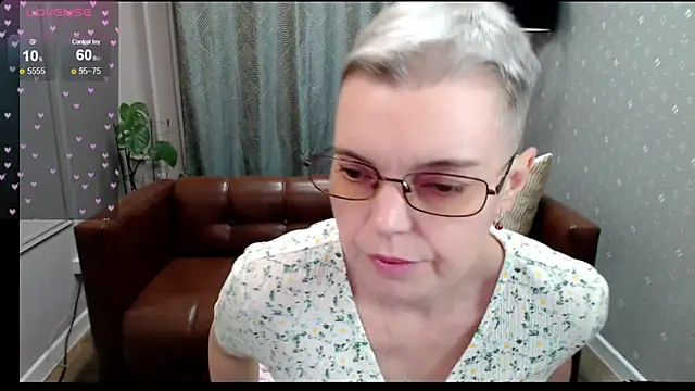 Snapshot of Cutie_Erikaa1 chatting on 11.08.25 Cutie Erikaa1 online show from 11.08.25