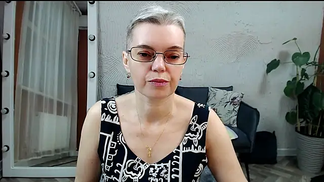 Snapshot of Cutie_Erikaa1 chatting on 11.20.25 Cutie Erikaa1 online show from 11.20.25