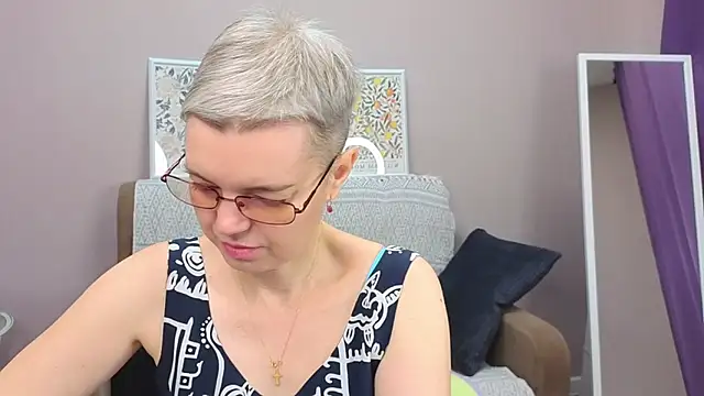 Snapshot of Cutie_Erikaa1 chatting on 11.30.25 Cutie Erikaa1 online show from 11.30.25