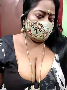 Snapshot of maniisha chatting on 12.18.24 maniisha online show from 12.18.24