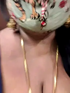 Snapshot of maniisha chatting on 12.19.24 maniisha online show from 12.19.24