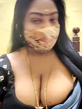 Snapshot of maniisha chatting on 09.08.25 maniisha online show from 09.08.25