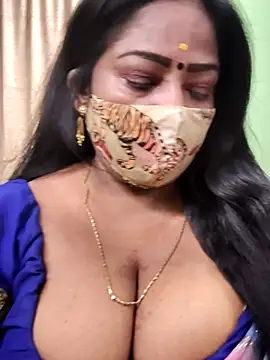 Snapshot of maniisha chatting on 10.19.25 maniisha online show from 10.19.25