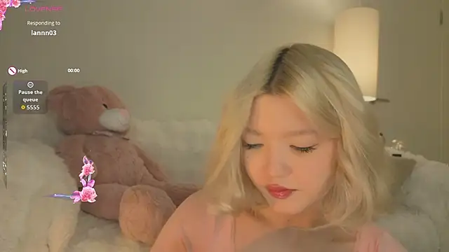 Snapshot of milli_sun_ chatting on 02.25.26 milli sun online show from 02.25.26