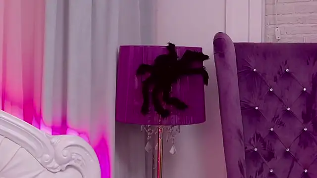 JiaLiss online show from 10.18.25