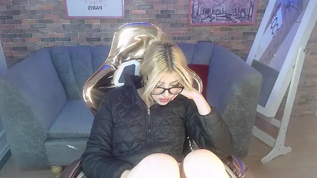 Snapshot of Kitty_fox_b chatting on 03.07.25 Kitty fox b online show from 03.07.25