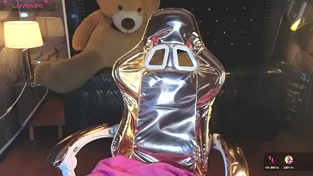 Snapshot of Kitty_fox_b chatting on 10.10.25 Kitty fox b online show from 10.10.25