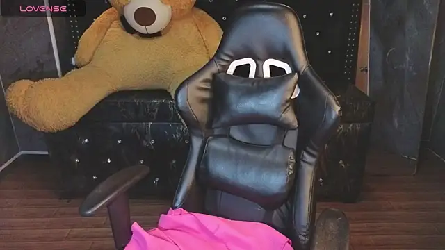 Snapshot of Kitty_fox_b chatting on 11.29.25 Kitty fox b online show from 11.29.25