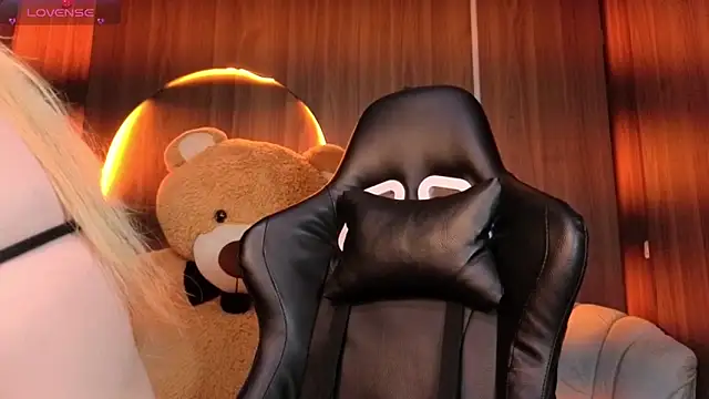 Snapshot of Kitty_fox_b chatting on 02.10.26 Kitty fox b online show from 02.10.26