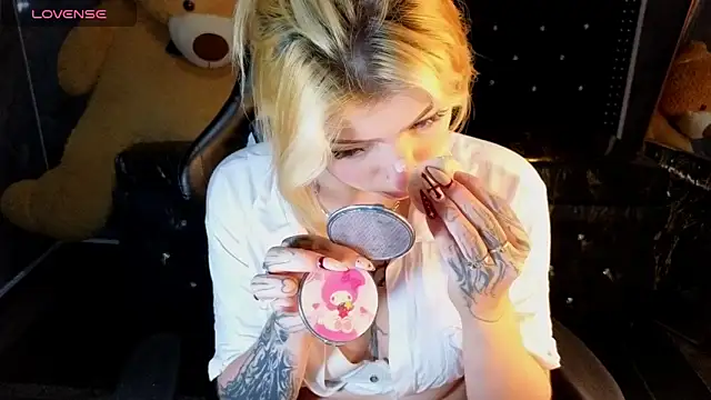 Snapshot of Kitty_fox_b chatting on 02.26.26 Kitty fox b online show from 02.26.26