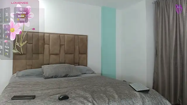 aleejhandraa online show from 10.19.25