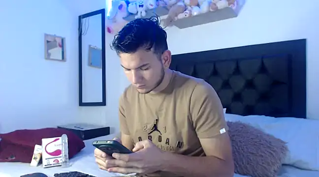 Latin Boy24 online show from 01.29.25