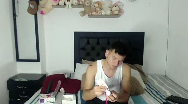 Latin Boy24 online show from 02.21.25